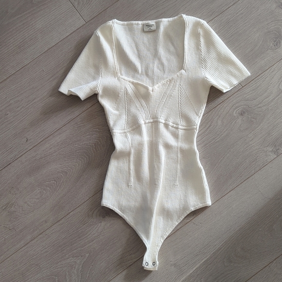 Abercrombie | Corset Short-Sleeve Bodysuit - Picture 3 of 4